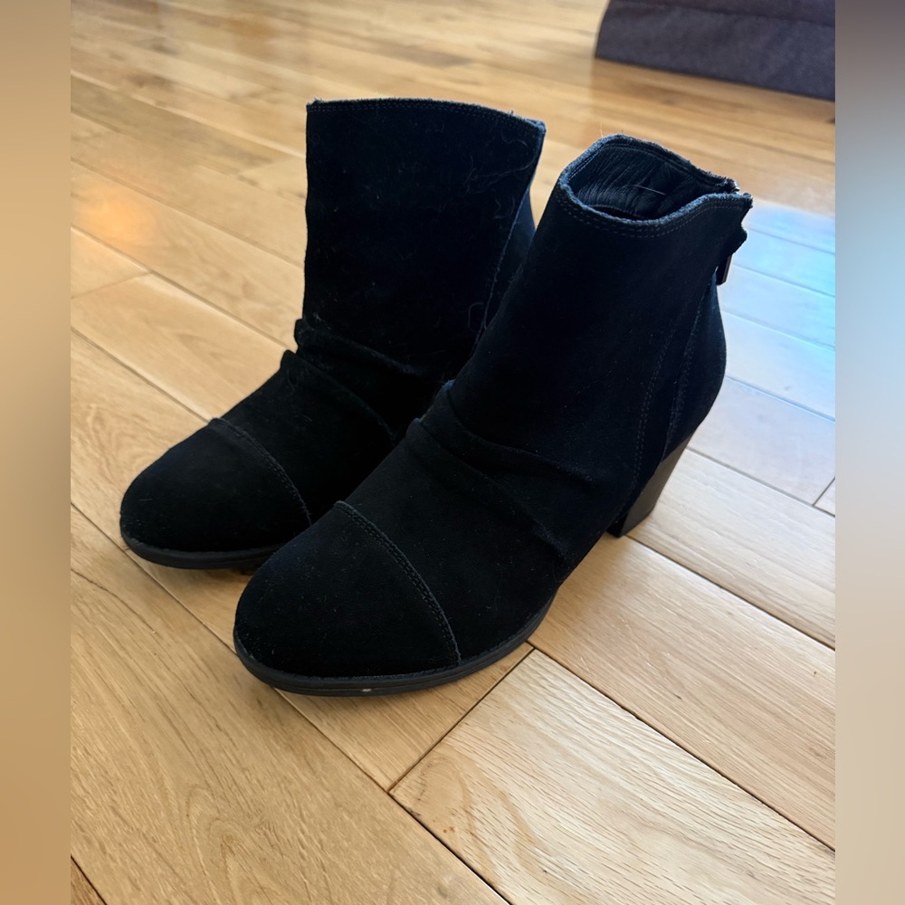 Skechers Women’s Suede Ankle Booties – Size 7 – Black